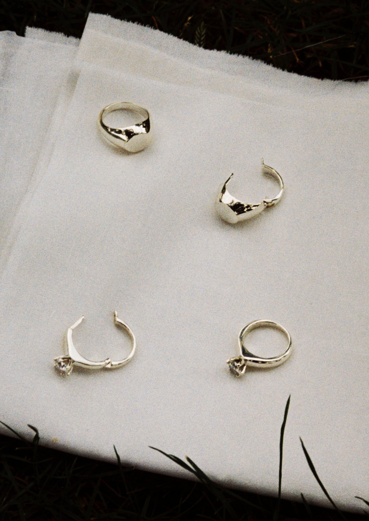 ABDUL - rounded mono earring