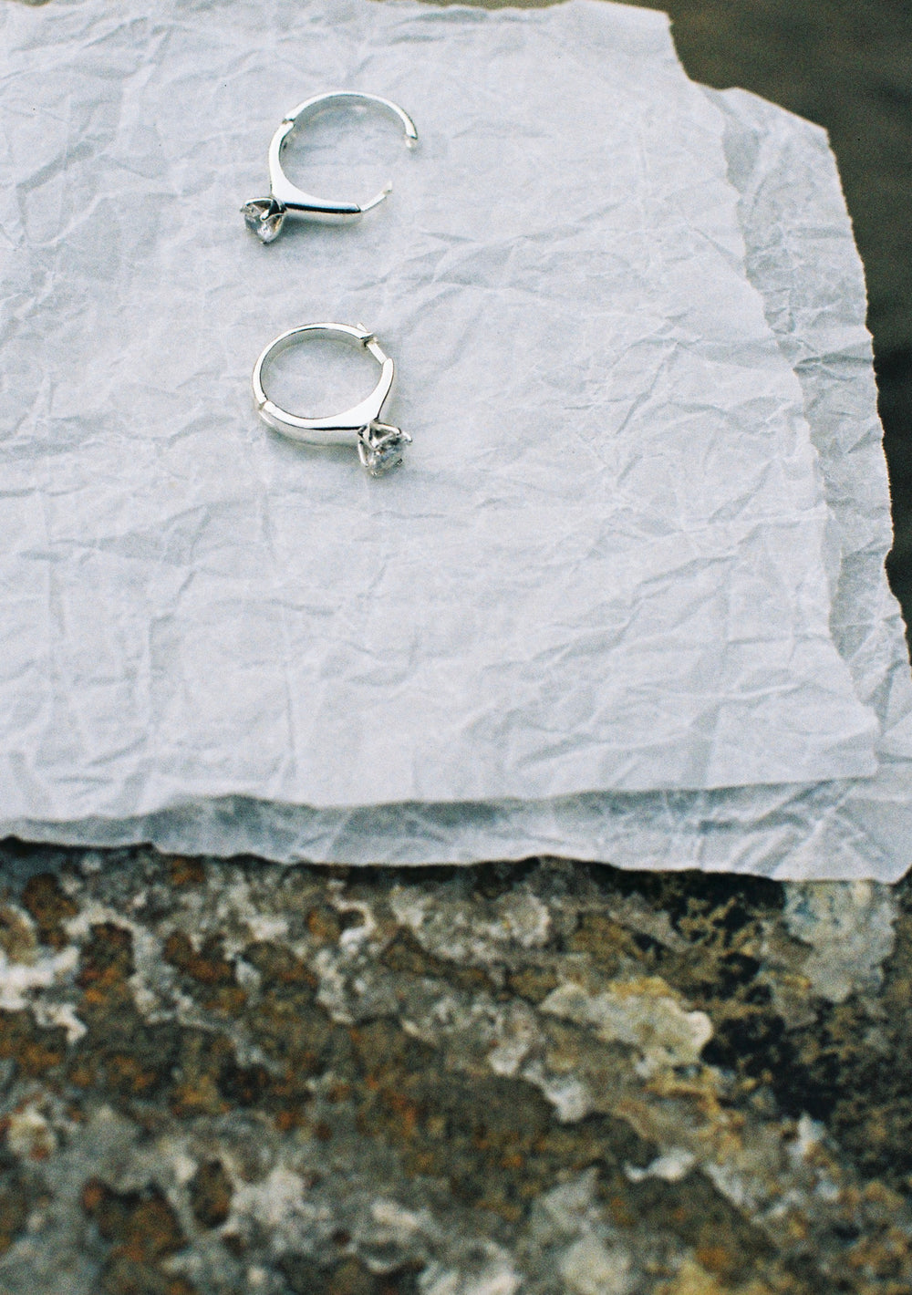 YASMIN - engagment mono earring