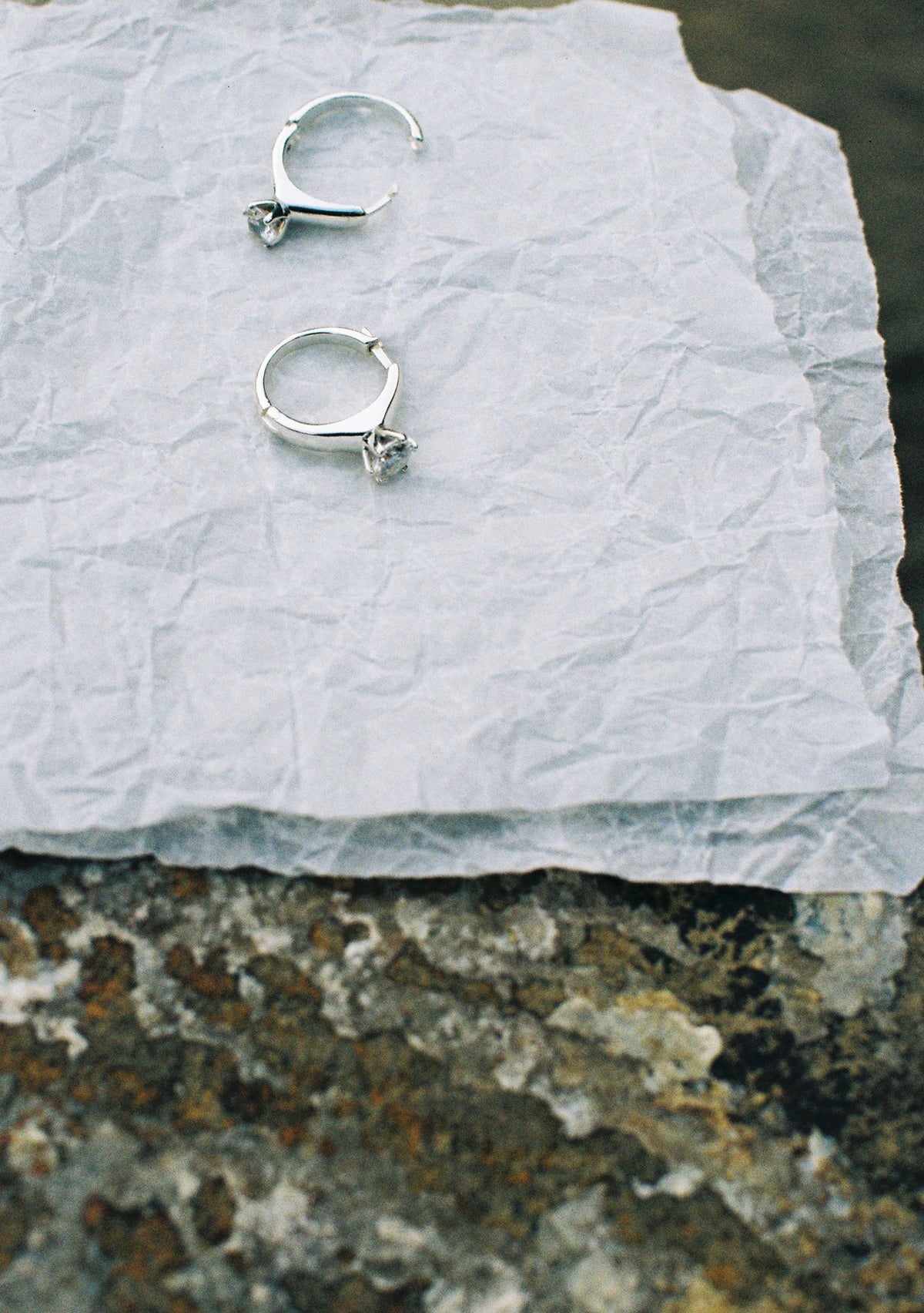 YASMIN - engagment mono earring
