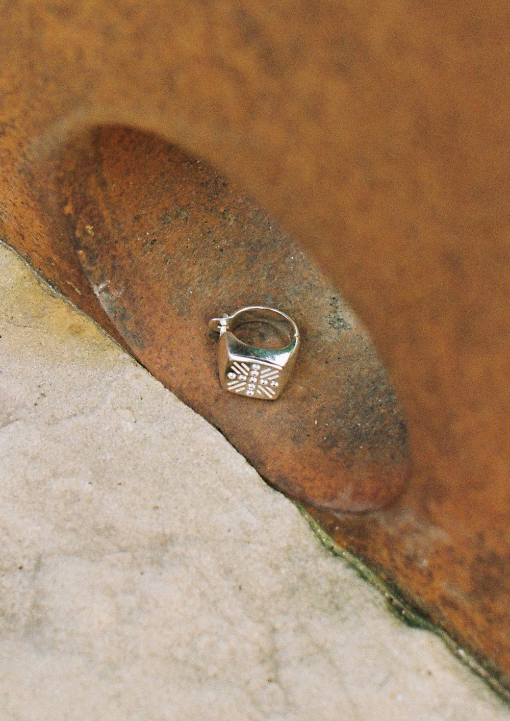 JAMAL — moissanite cross mono earring