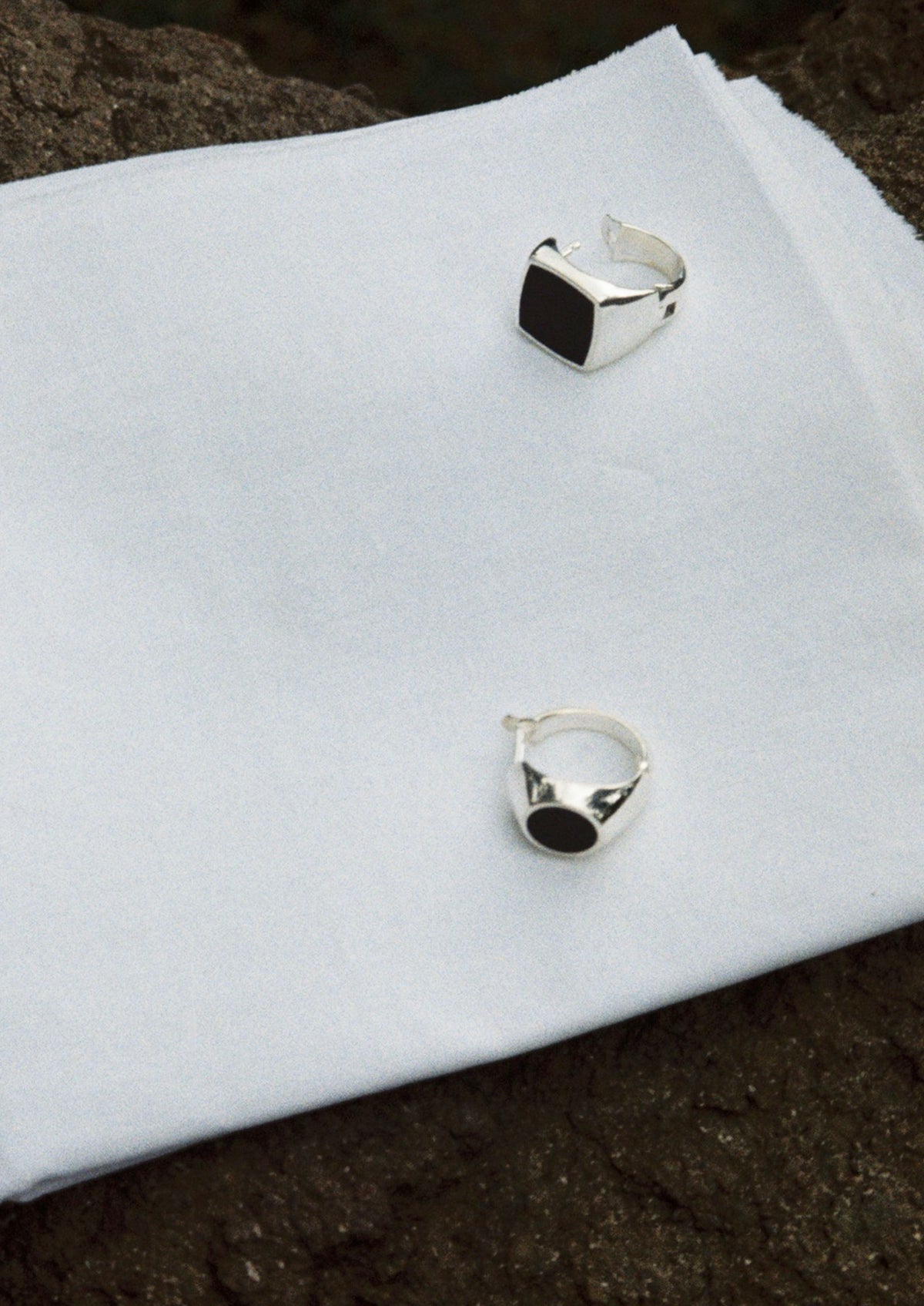 MURMAN -  black enamel mono earring