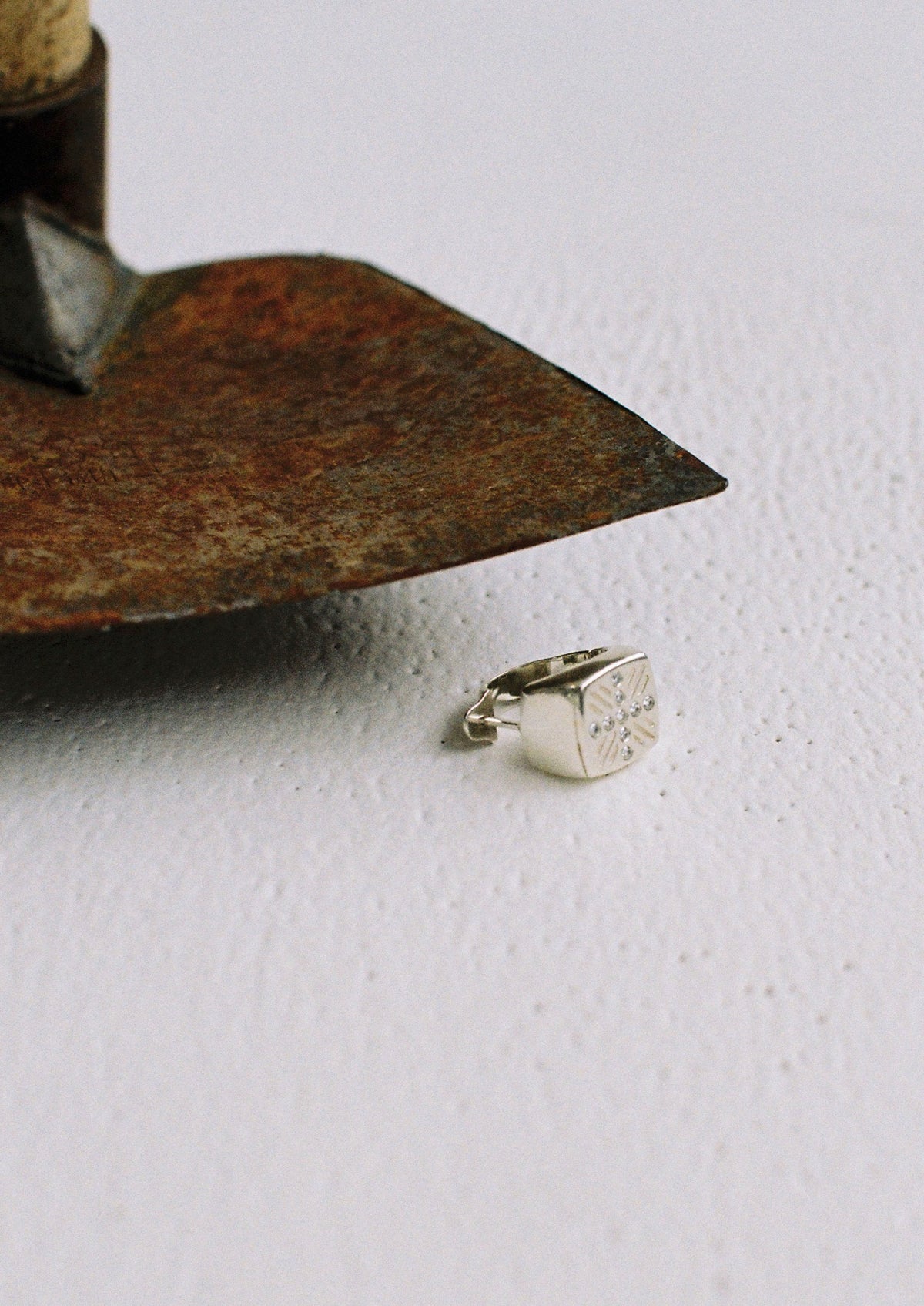 JAMAL — moissanite cross mono earring